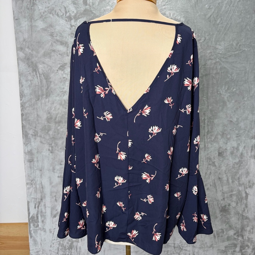 NWT Soprano Womens Floral Top Flare Sleeve V Back Size 2X Boho Cottage Feminine - Picture 3 of 10